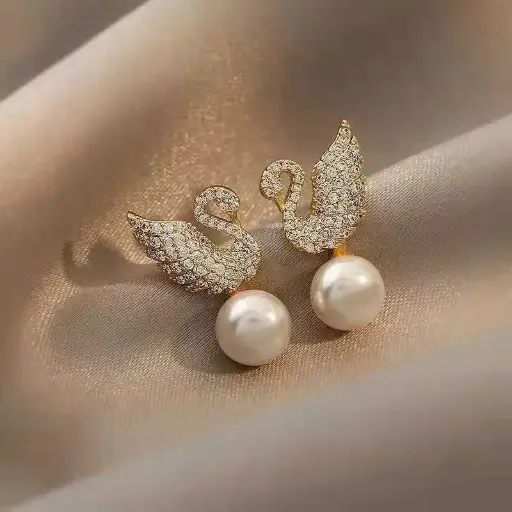 Swan Pearl Stud 